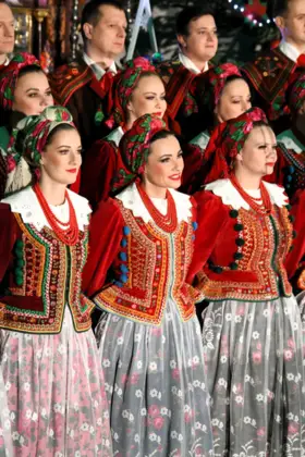 Koncert kolęd w wykonaniu Zespołu Śląsk” 8