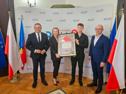 Święto Flagi - uroczyste przekazanie patriotycznych ryngrafów 2