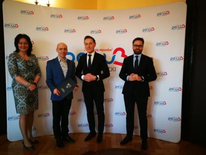 Zarząd Powiatu na dzisiejszym posiedzeniu powierzył stanowisko dyrektora Zespołu Szkół Nr 1 im. Adama Mickiewicza w Lublińcu Adamowi Ożarowskiemu, dotychczasowemu wicedyrektorowi tej placówki