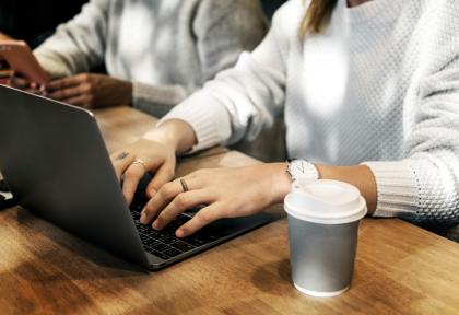 „Jesteś tym, czym nazywasz innych – przeciwko hejtowi w Internecie”