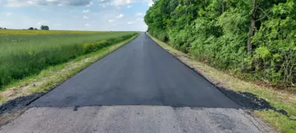 Nowa nawierzchnia na drodze powiatowej relacji Strzebiń-Łazy