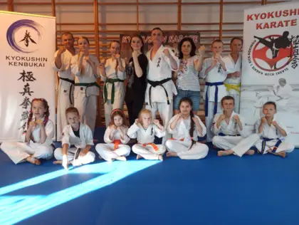 ŚLĄSKI KLUB KARATE I KICK-BOXINGU w ramach projektu Nasz Powiat Nasze Pasje zorganizował zajęcia ogólnorozwojowe z podstawowymi technikami karate