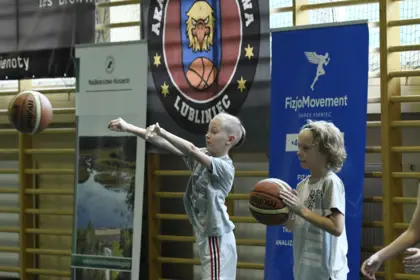 Stowarzyszenie Akademia Sportowa Lubliniec zorganizowało pokazowy trening koszykówki dla najmłodszych mieszkańców powiatu lublinieckiego