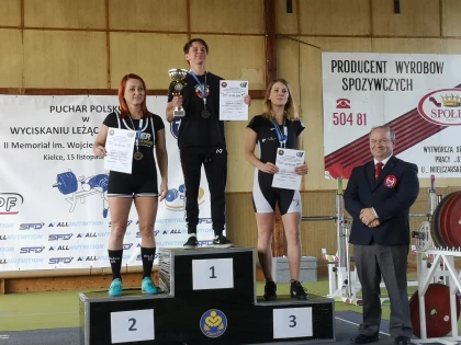 Mieszkanka powiatu zdobywa medale w sportach siłowych