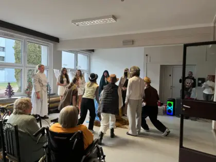 Uczniowie Zespołu Szkół nr 1 im. A. Mickiewicza w Lublińcu przygotowali paczki dla mieszkańców Domu Kombatanta 10