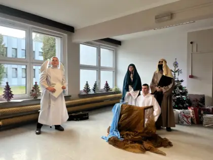 Uczniowie Zespołu Szkół nr 1 im. A. Mickiewicza w Lublińcu przygotowali paczki dla mieszkańców Domu Kombatanta 11