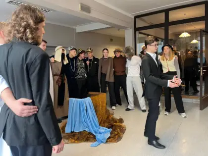 Uczniowie Zespołu Szkół nr 1 im. A. Mickiewicza w Lublińcu przygotowali paczki dla mieszkańców Domu Kombatanta 9