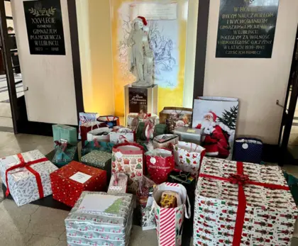 Uczniowie Zespołu Szkół nr 1 im. A. Mickiewicza w Lublińcu przygotowali paczki dla mieszkańców Domu Kombatanta 13